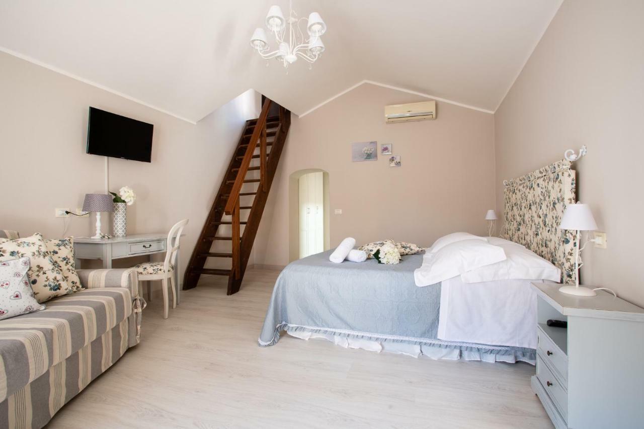 Hotel Domo 'E Sa Rosa à Bosa Extérieur photo