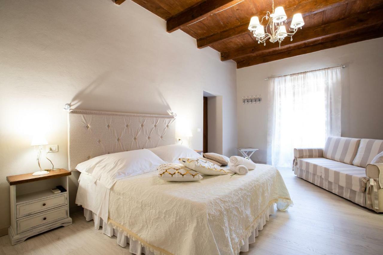 Hotel Domo 'E Sa Rosa à Bosa Extérieur photo